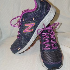 NEW Balance Womens 402v1 Running shoes Size 9.5B